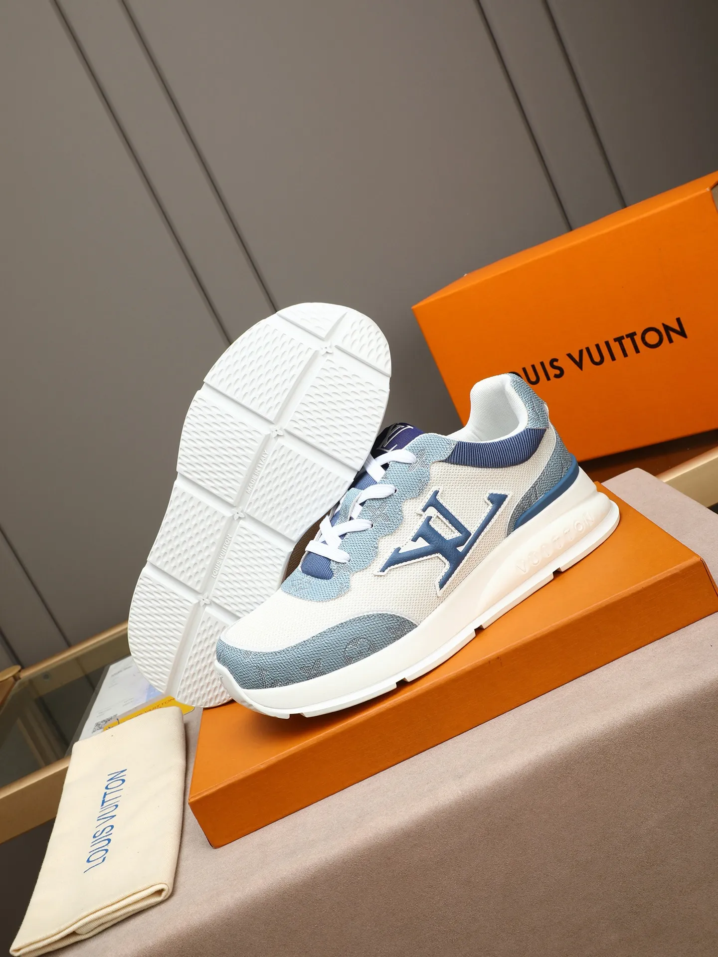 Men's shoes 💰460 Brand: LOUIS VUITTON Louis Vuitton LV Size: 38 39 40 41 42 43 44 (45 customized) Fabric: original cowhide cowhide 🔸Inside of: mesh 🔺Sole: counter foam outsole